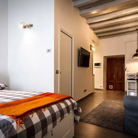 Apartment Joivy Chic Studio In Centre Como